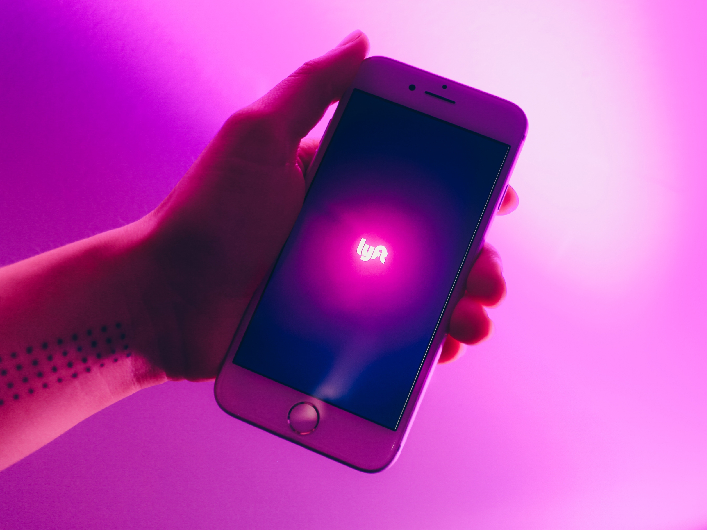 Lyft Bolsters Commerce Media Offering with Personalized In-App Ads with Rokt